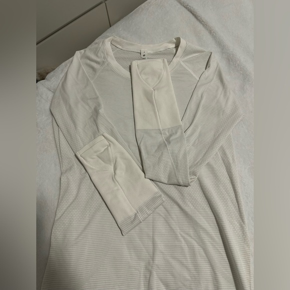 Lululemon work out shirt - Picture 4 of 4